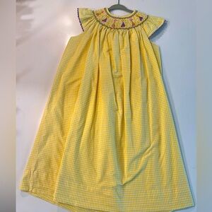 Pollilops smocked, 
Yellow Gingham Sleeveless Dress
Girls size 6
